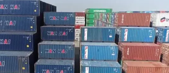 集装箱空箱堆积在港口是什么情况